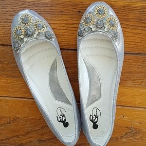 GC Farina Embellished Silver Ballet Flat sz 8.5